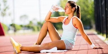 mantener un régimen de bebida y una nutrición adecuada