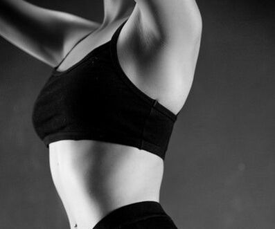 Torso femenino esbelto